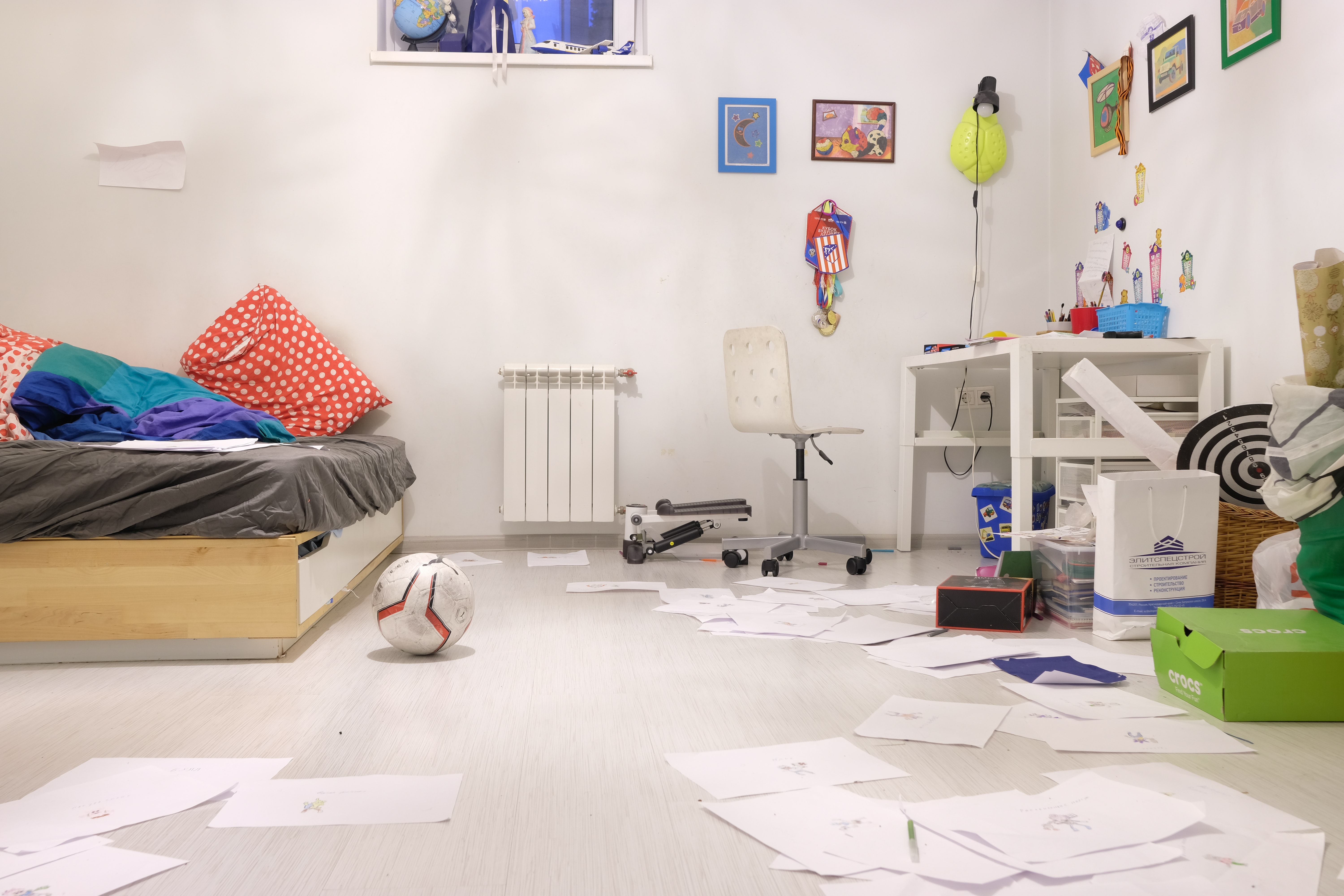 a-white-painted-children-s-room-4046082